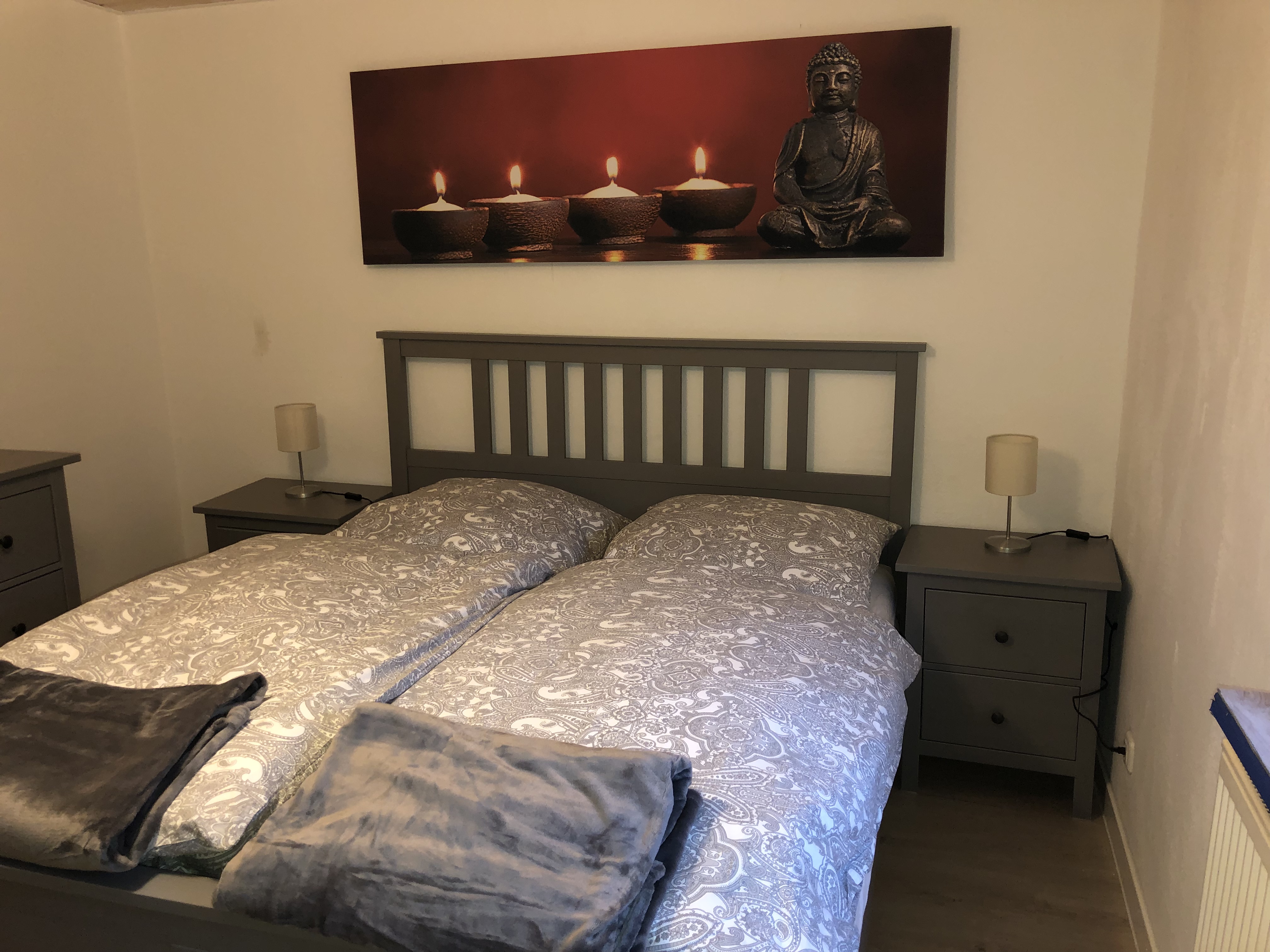 Erstes Schlafzimmer im 1. Obergeschoss mit 180 cm Doppelbett